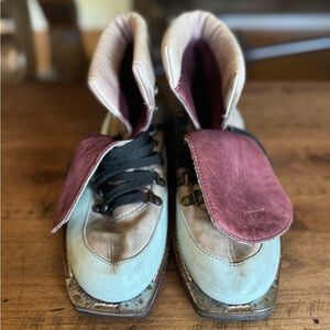 Italian Leather Women's Lace Up Boots - size US9 EU40